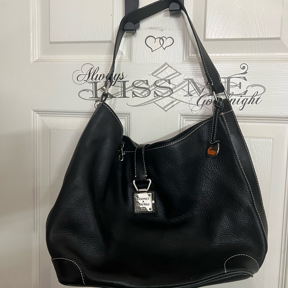 Dooney & Bourke Black Shoulder Bag Sleek Design